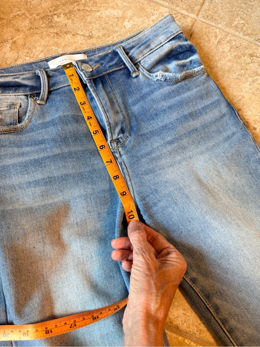 Risen Medium High Rise  Frayed-Hem Cropped Jeans - Picture 3 of 8